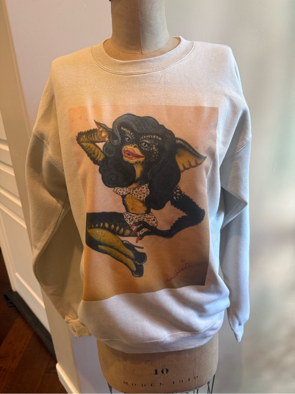 Crewneck Sweatshirt with Retro Creature Graphic - Cream - Halloween